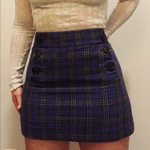 Super cute plaid gap skirt!